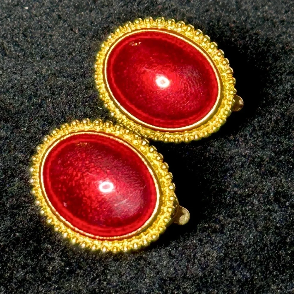 TRIFARI • Vintage Red Enamel & Gold Clip-on Signed Estate Earrings | GVC